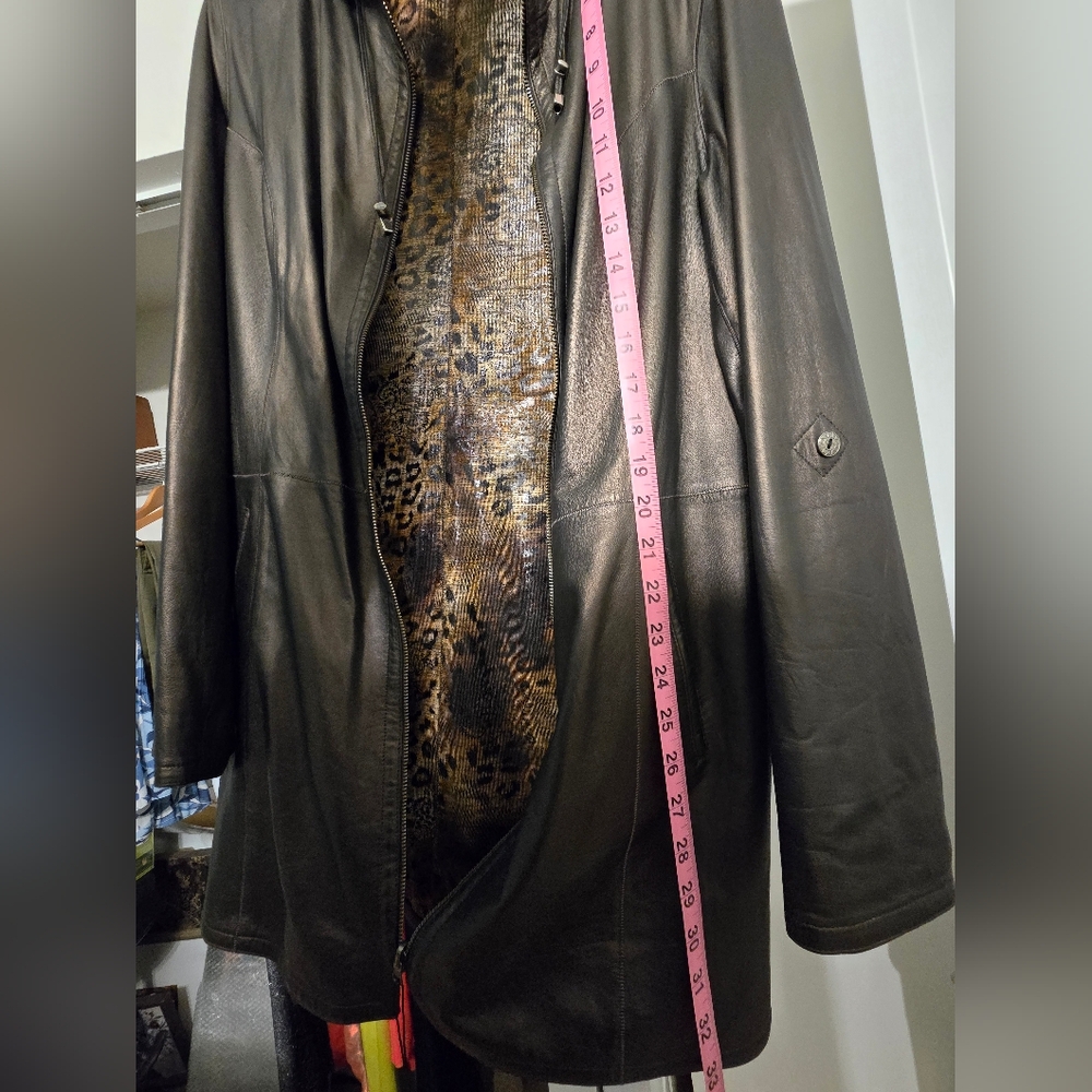 Custom reversible leopard print leather jacket - Picture 10 of 11